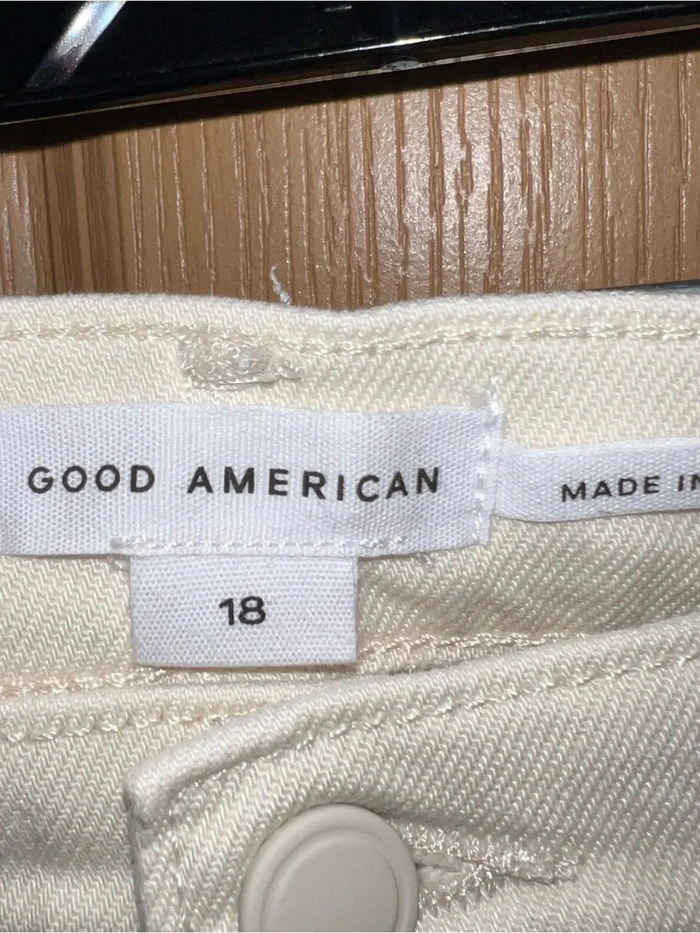 Good American Good 9’s Long Shorts Cream Utility Pocket 18 NWT Raw Hem
